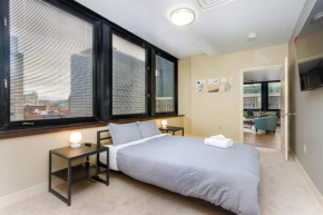 Lavish City Views in DT Pittsburgh 24-7 Valet Gym Lounge Roku